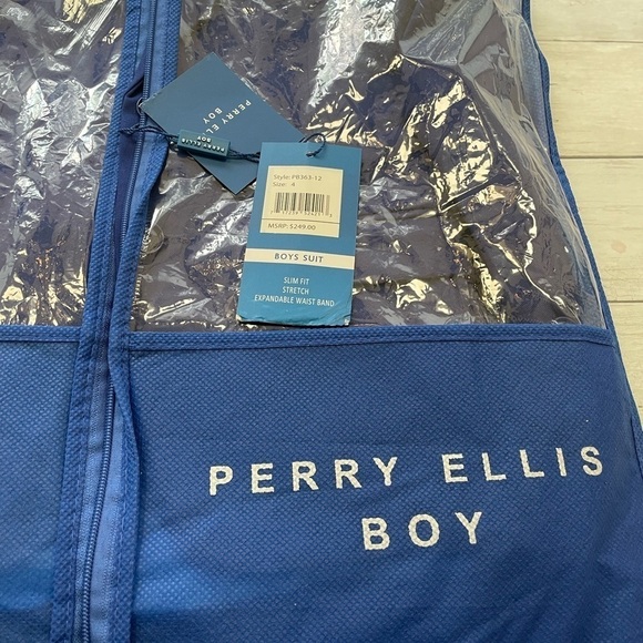 Perry Ellis 5-Piece Shirt, Tie, Jacket, Vest and Pants Solid Suit Set - Picture 9 of 12